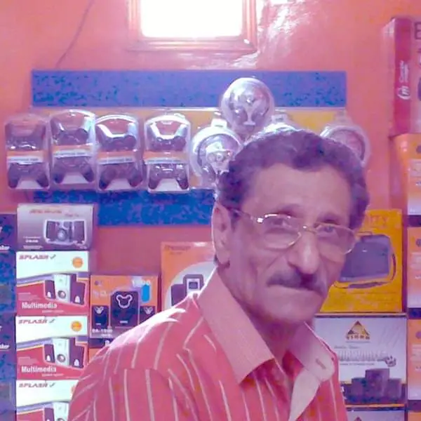 الاديب ربيع عقب الباب