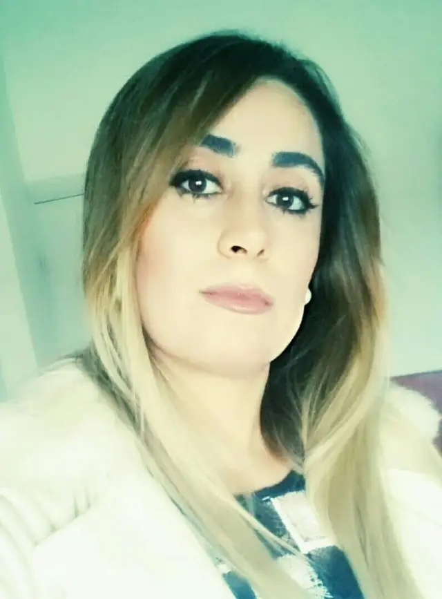 لأني لا أستطيع أن أحتمل كل هذه الخرائب وحدي أحتاج من يأتي يدك مثلا..