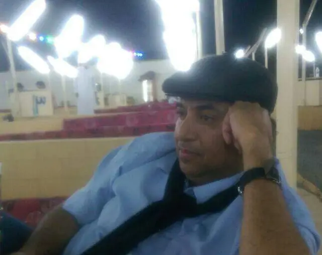 مُجهد.. … متعباً ألوذ إلى ركن صومعتي في ساعات الأيام الرتيبة..