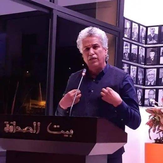 بحَنينِ مُغْتَرِبٍ من ديوان "برشاقة أكروبات"