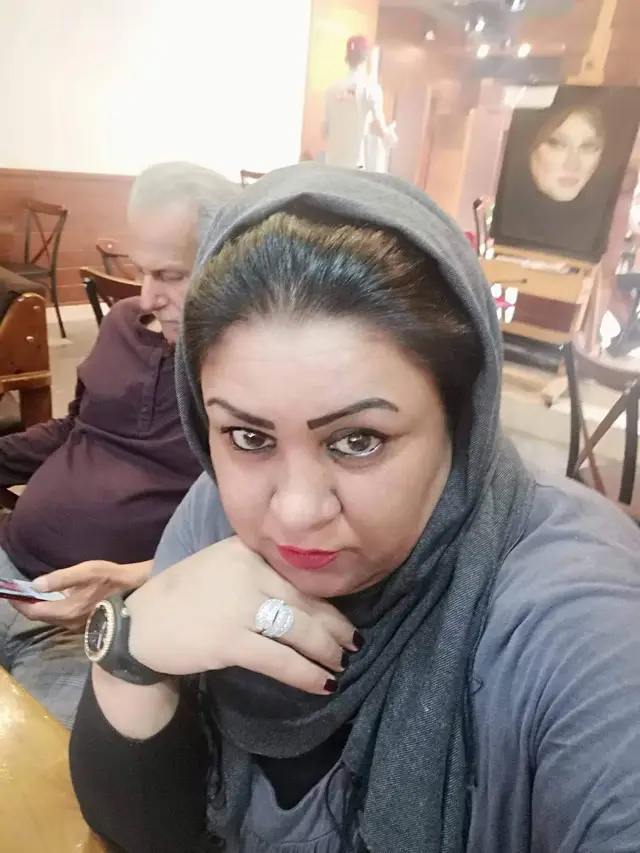 ( أتحاشى المصلوبة من الورد …