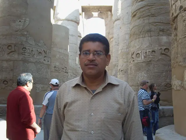 وجه في الكوب ــــــــــــــــــــــــــــــــــــــــــــــــــــــــــــــــــ فتحي عبد السميع