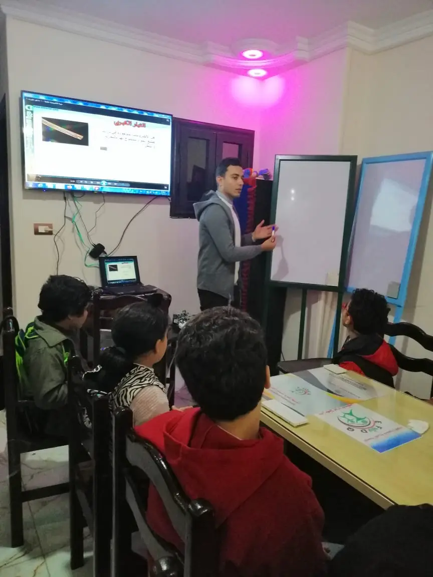 Photograph 7 from: The Know Your Robot project, delivered by the EFDQ team