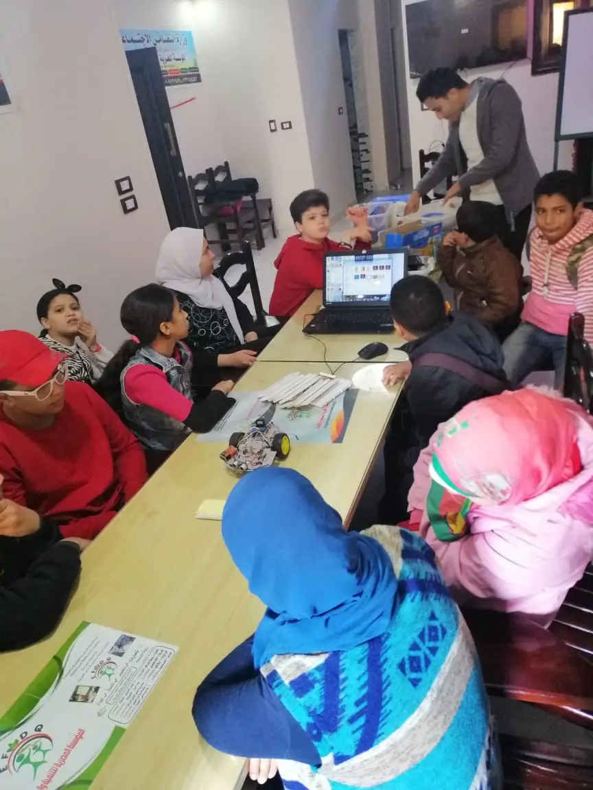 Photograph 8 from: The Know Your Robot project, delivered by the EFDQ team