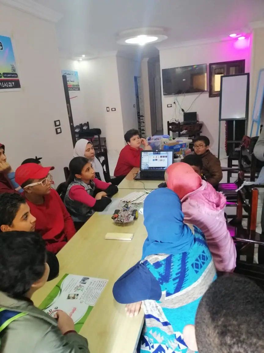 Photograph 6 from: The Know Your Robot project, delivered by the EFDQ team
