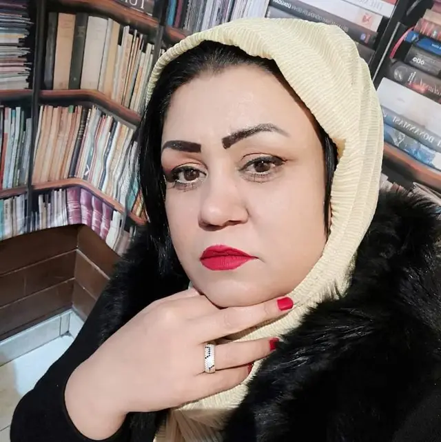 ((المائلة من الأزرق))