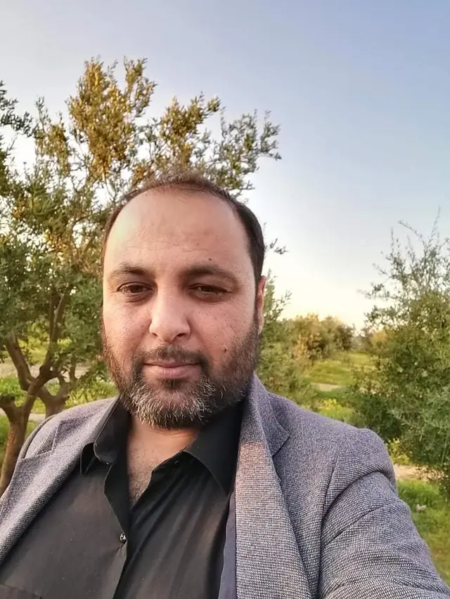 – أعرفُ جيداً (متى عليّ أن أغيبْ)